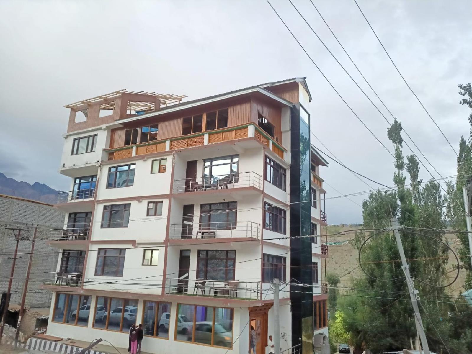 Hotel D Indian Kargil Exterior foto